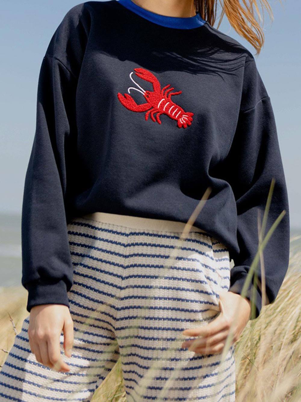 Sweat-shirt à col rond avec broderie de homard de style décontracté et amusant