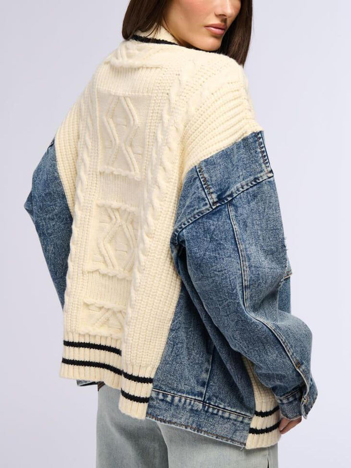 Unieke denim patchwork kabelgebreide jas