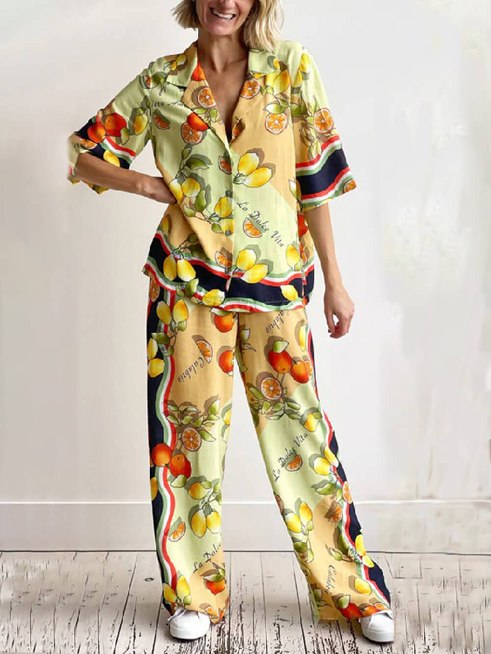 Pantalones anchos de tiro medio con estampado de limón moderno