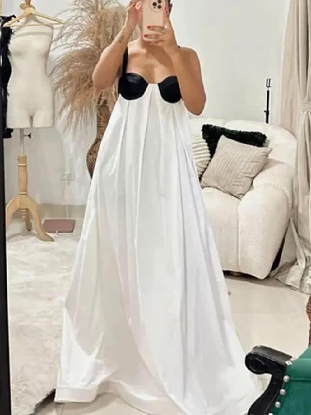 Exquisito vestido largo sin mangas con cordones y espalda descubierta de verano