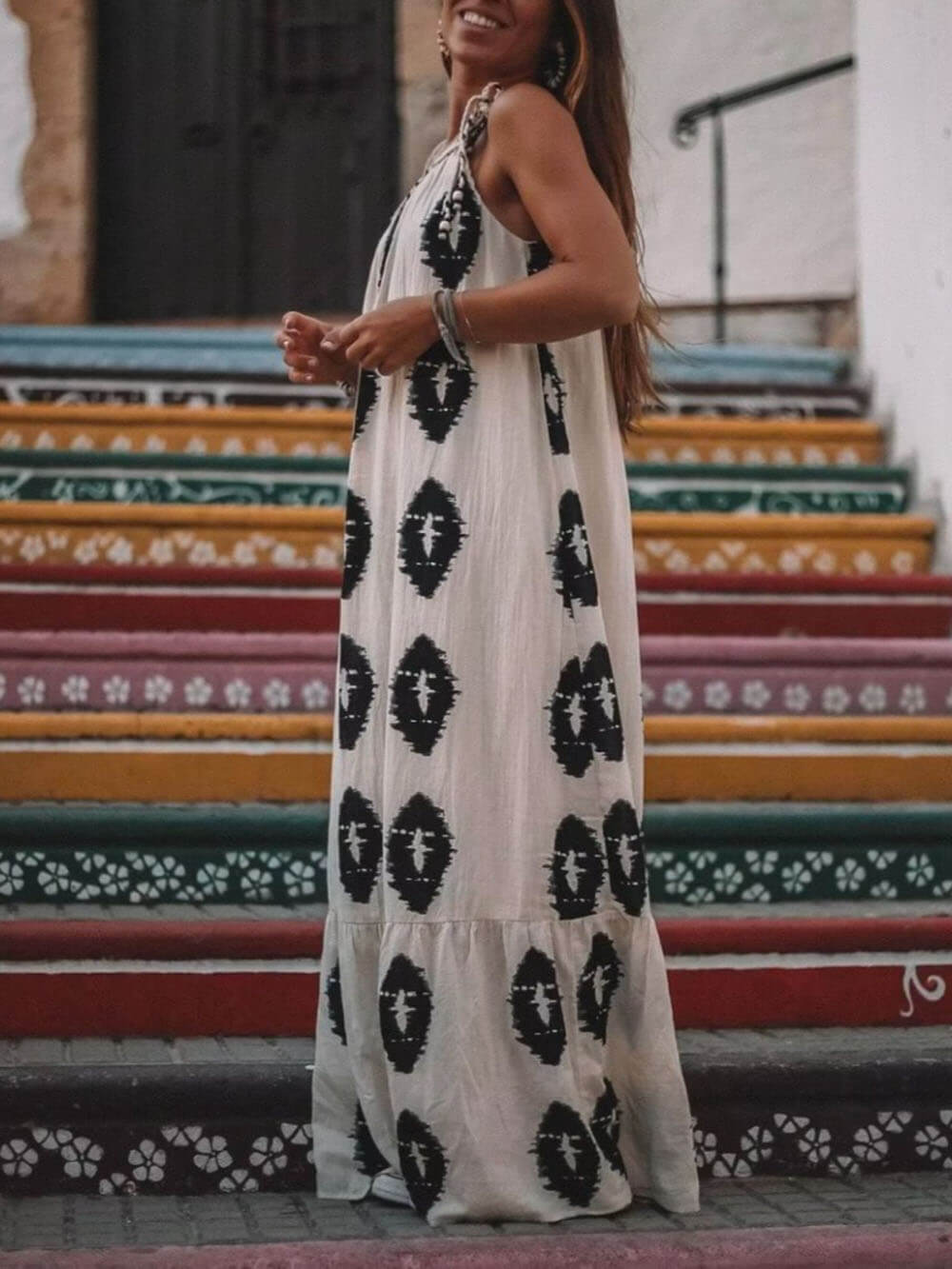 Vestido maxi solto com estampa étnica Sunshine de um ombro