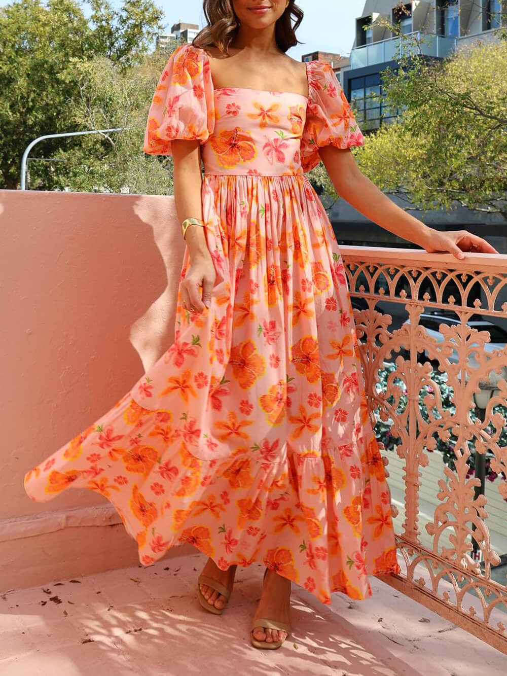 Robe longue à imprimé floral et manches bouffantes au dos avec poche smockée