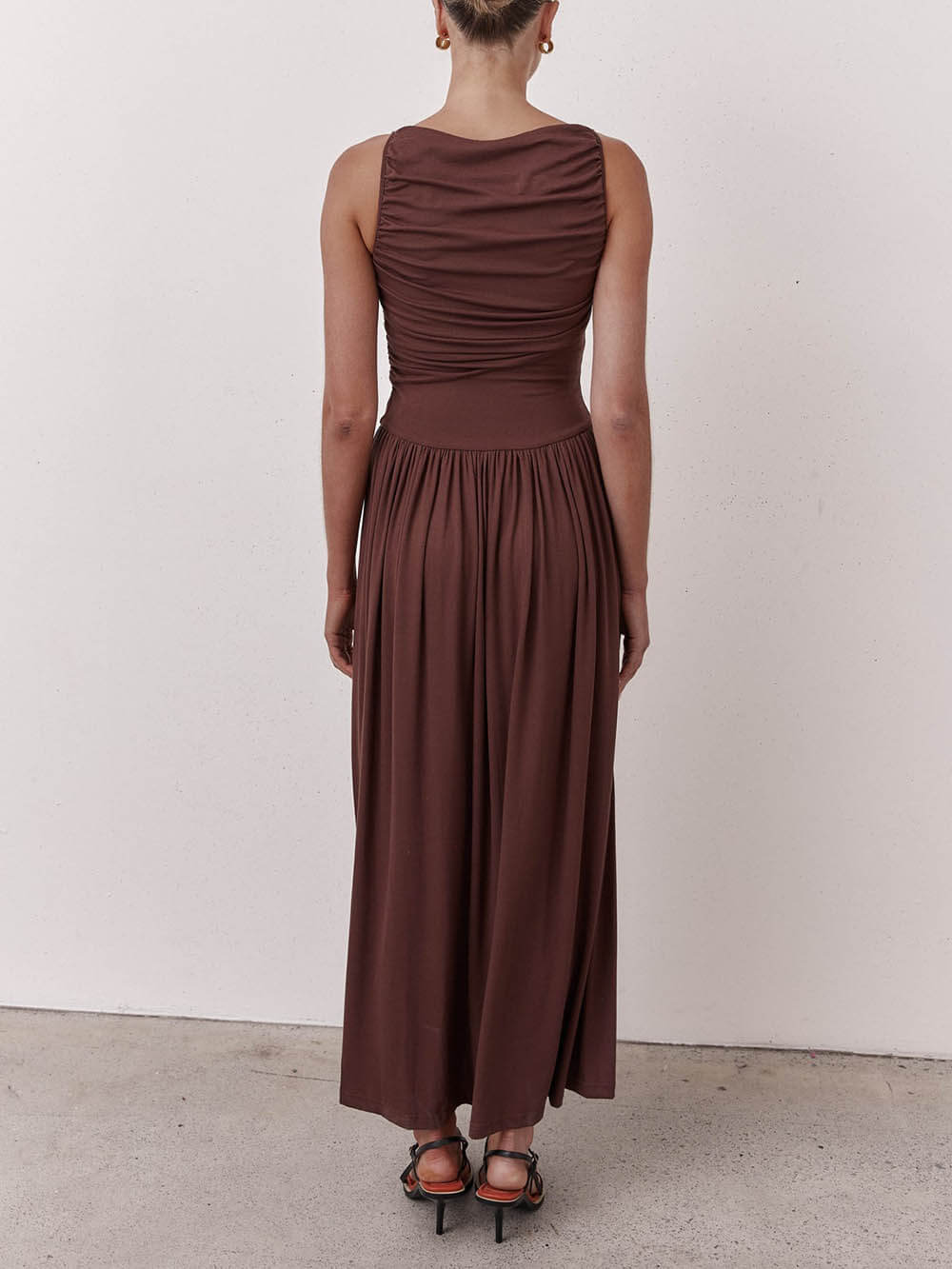 Rochie maxi fără mâneci plisată elegantă