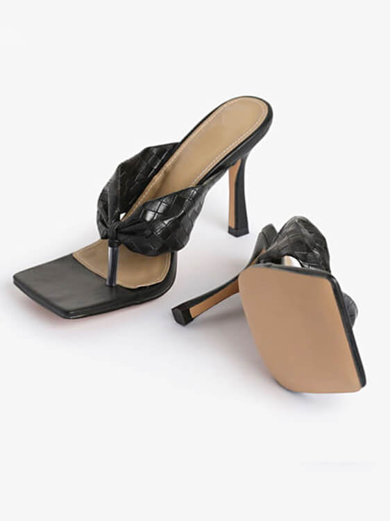 Helle Tanga-Sandalen mit hohem Absatz