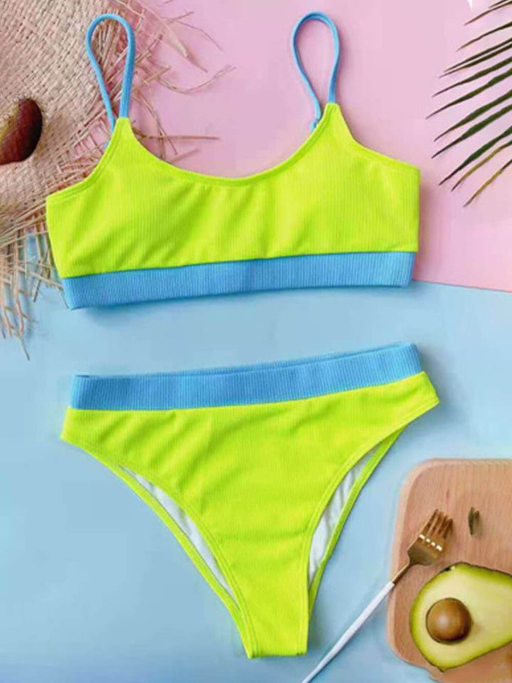 Bikini dividido de moda con camiseta sin mangas con cuello en U cosido