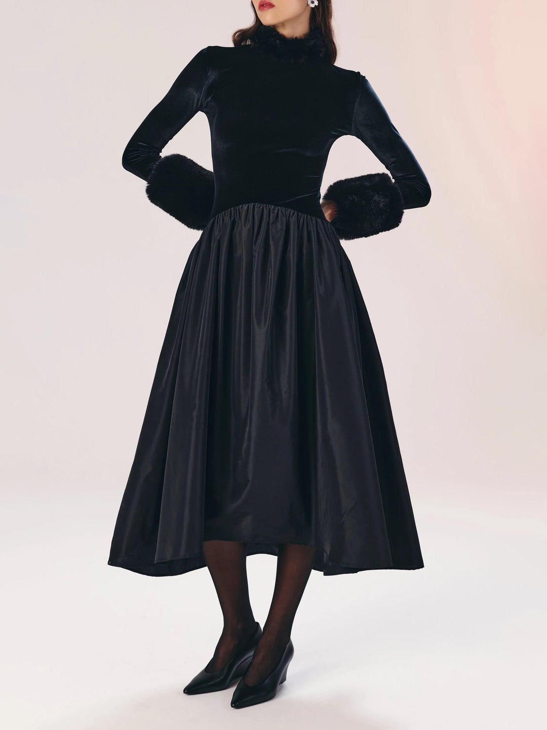 Elegant Velvet High-Neck Faux Fur Cuff Midi Dress