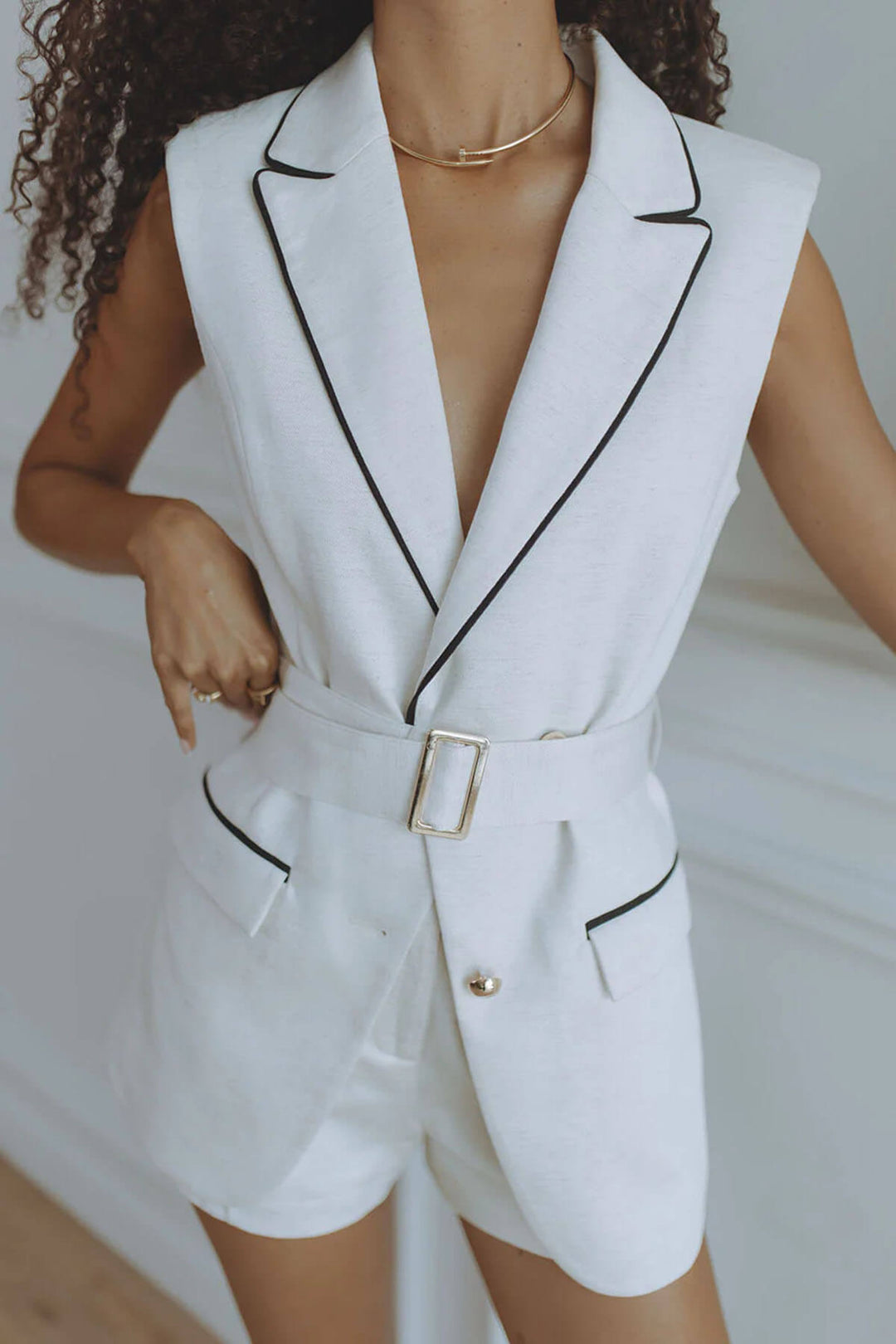 Exquisite Collared Sleeveless Black-Trim Detailing Vest Top