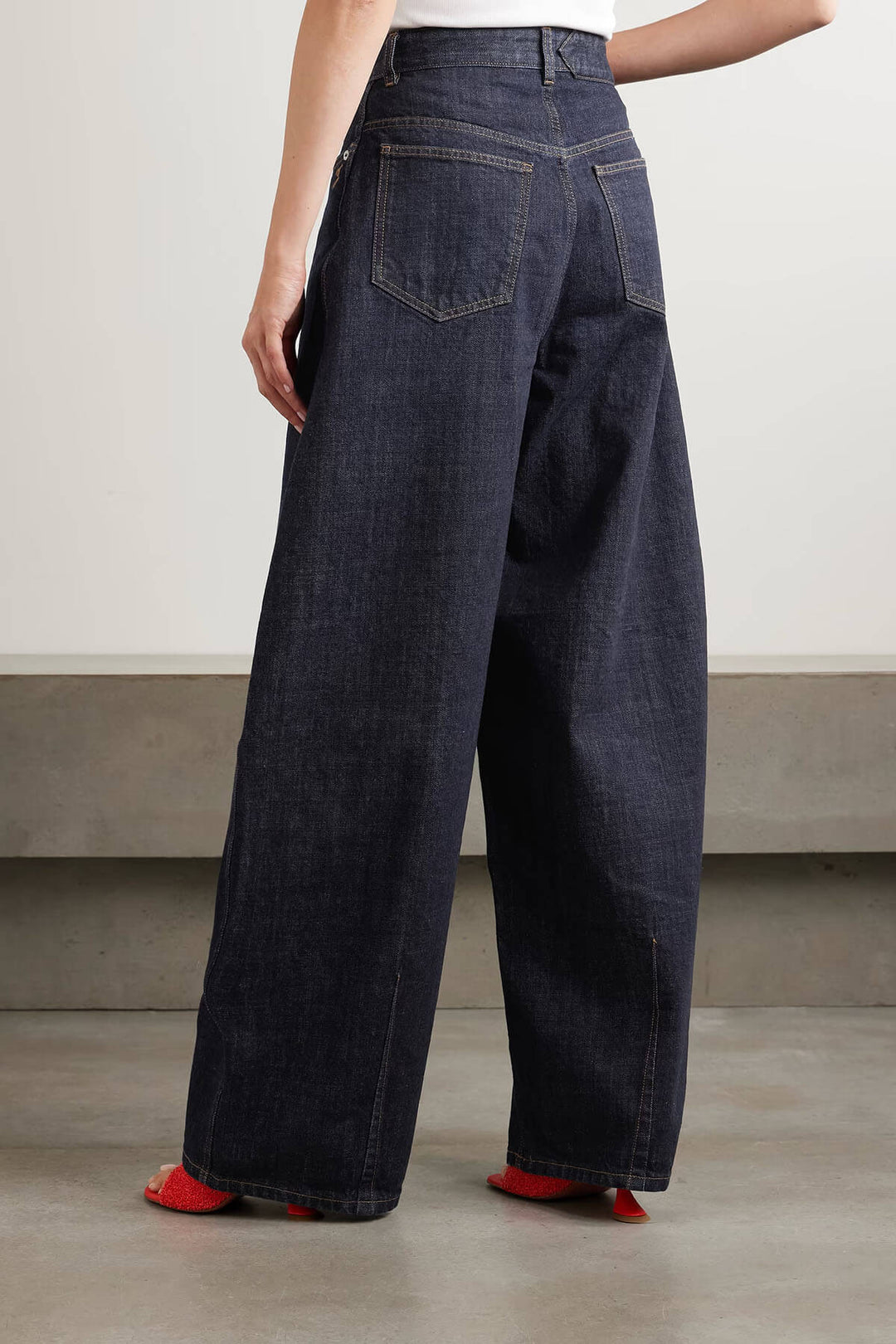 Unique High-Waisted Pleated Straight Leg Jeans