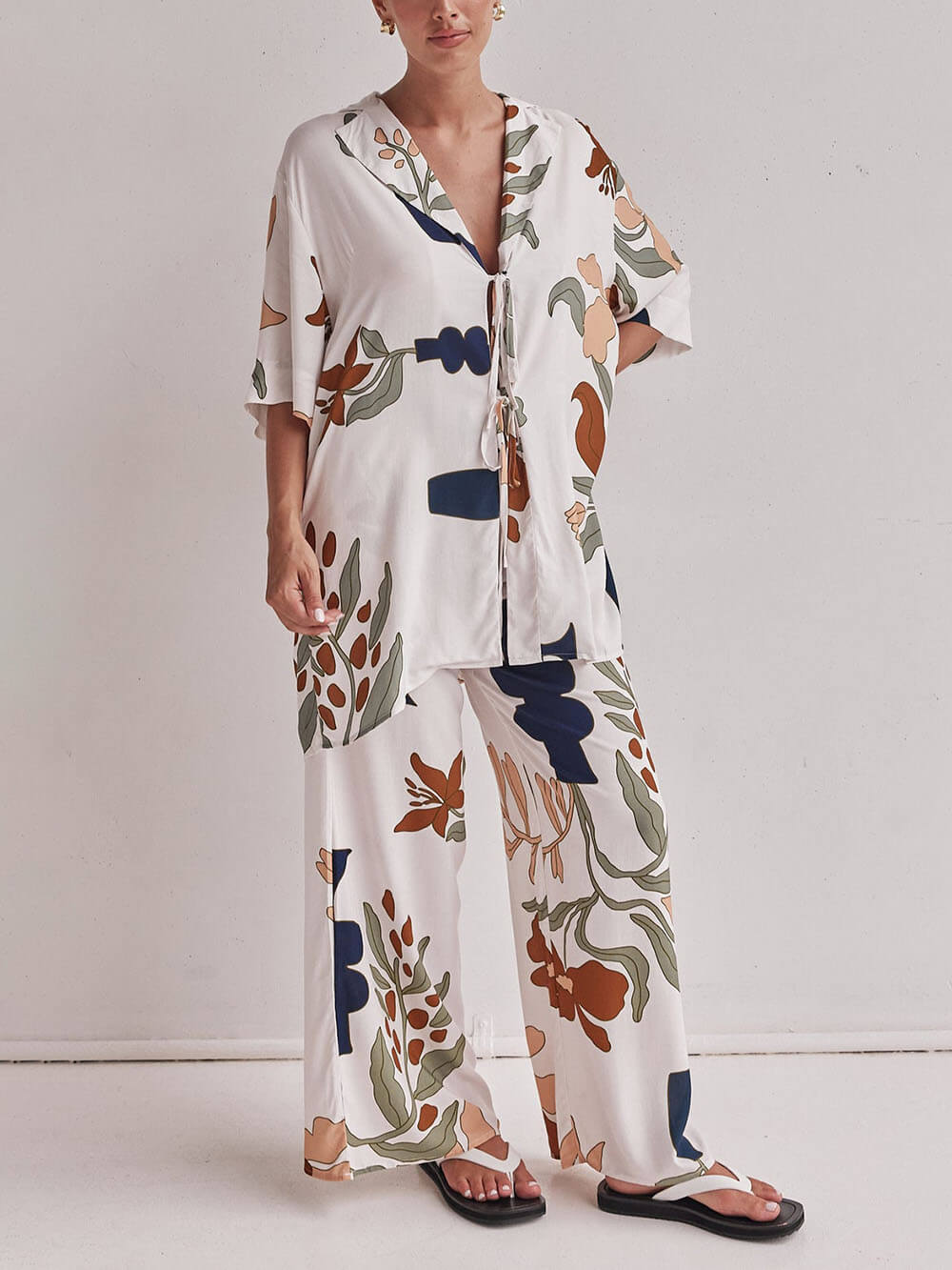 Classic Modern Feel Unique Floral Print Oversized Tie Shirt