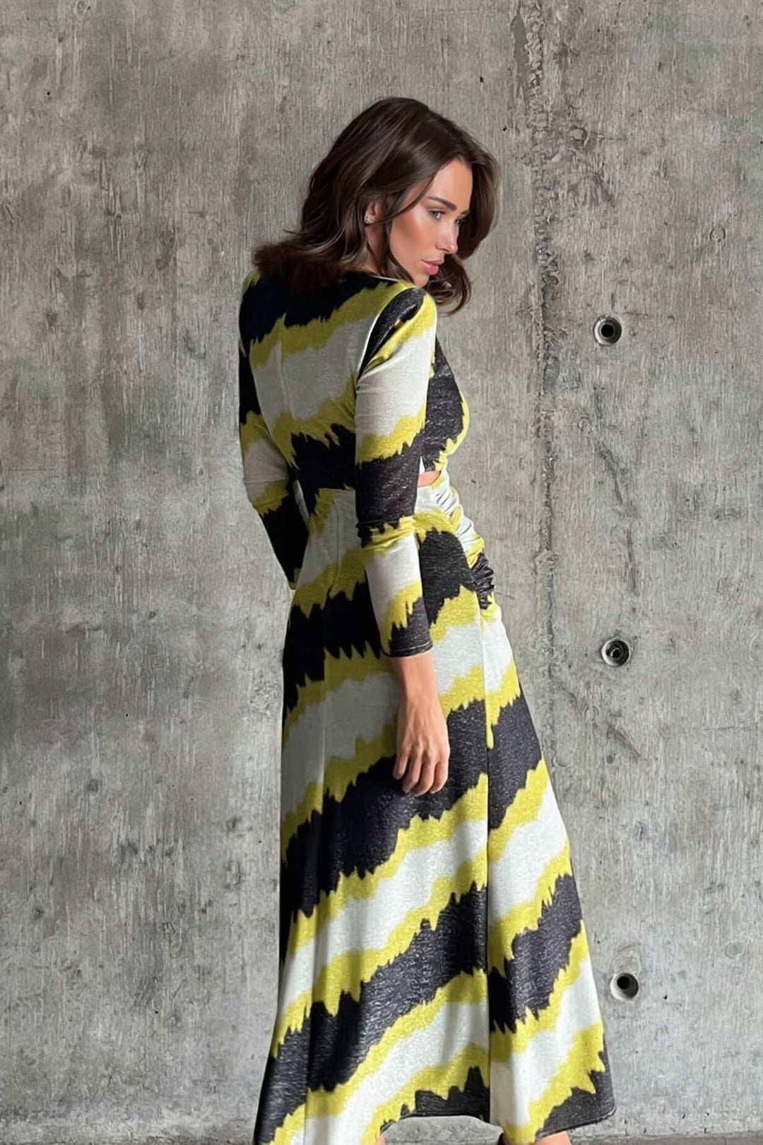 Elegant Wave Print V-Neck Waist-Cinching Maxi Dress