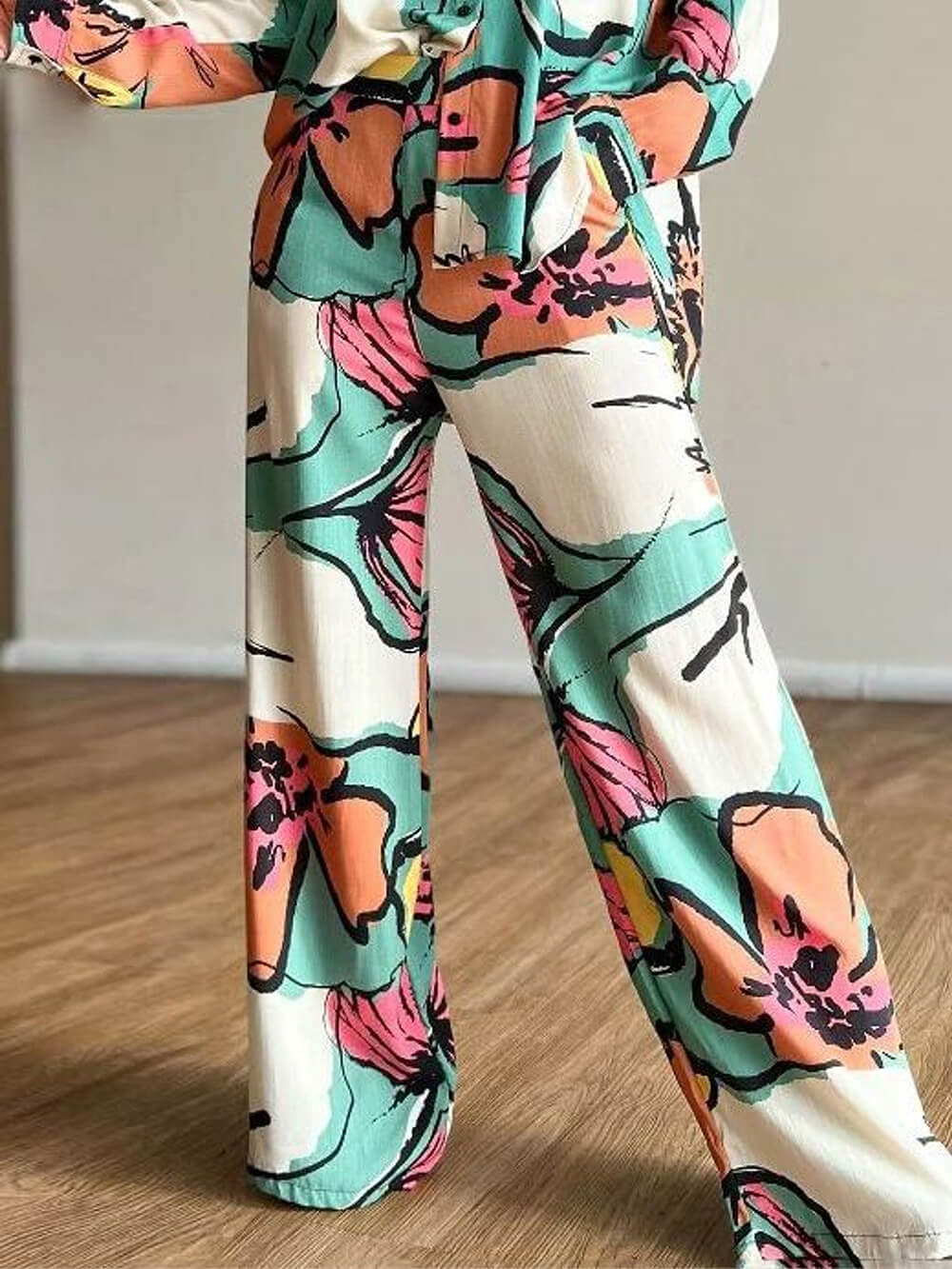 Unique Graffiti Print Elastic Waist Pocket Straight Pants