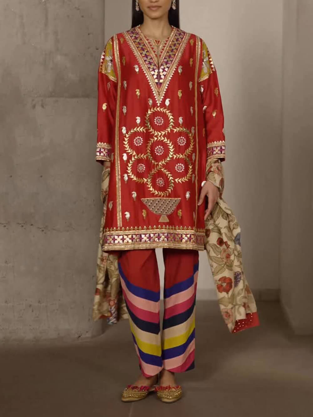 Unique Ethnic-Print Loose Mid-Length Top