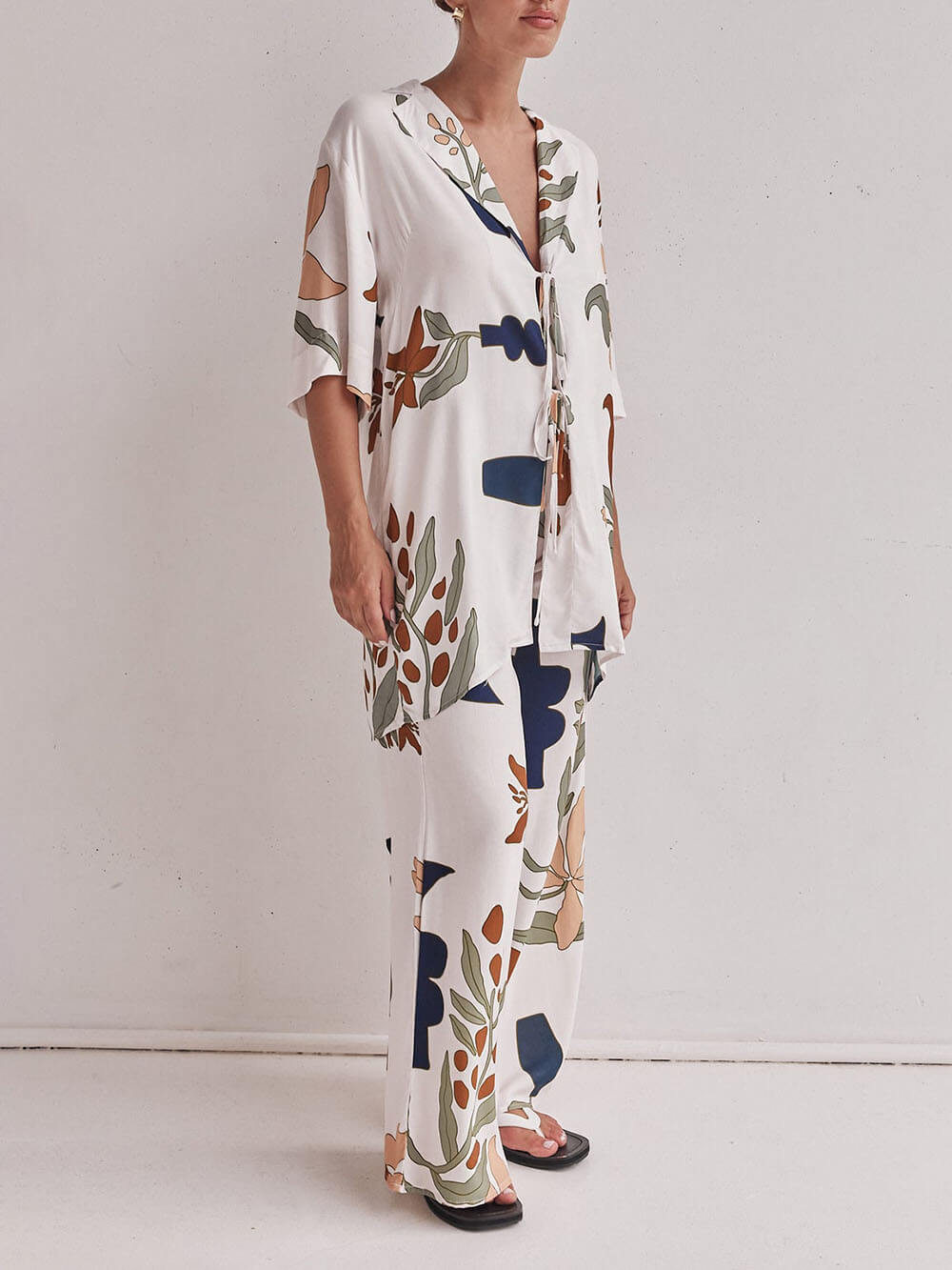 Classic Modern Feel Unique Floral Print Oversized Tie Shirt