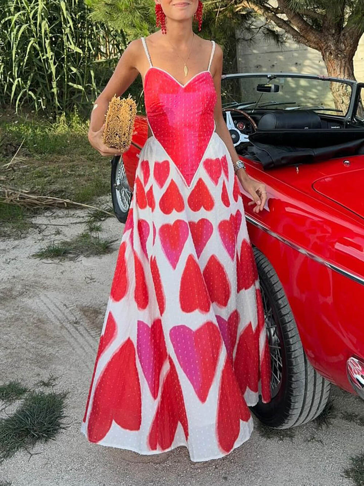 Vestido largo estampado elegante con corazones pintados