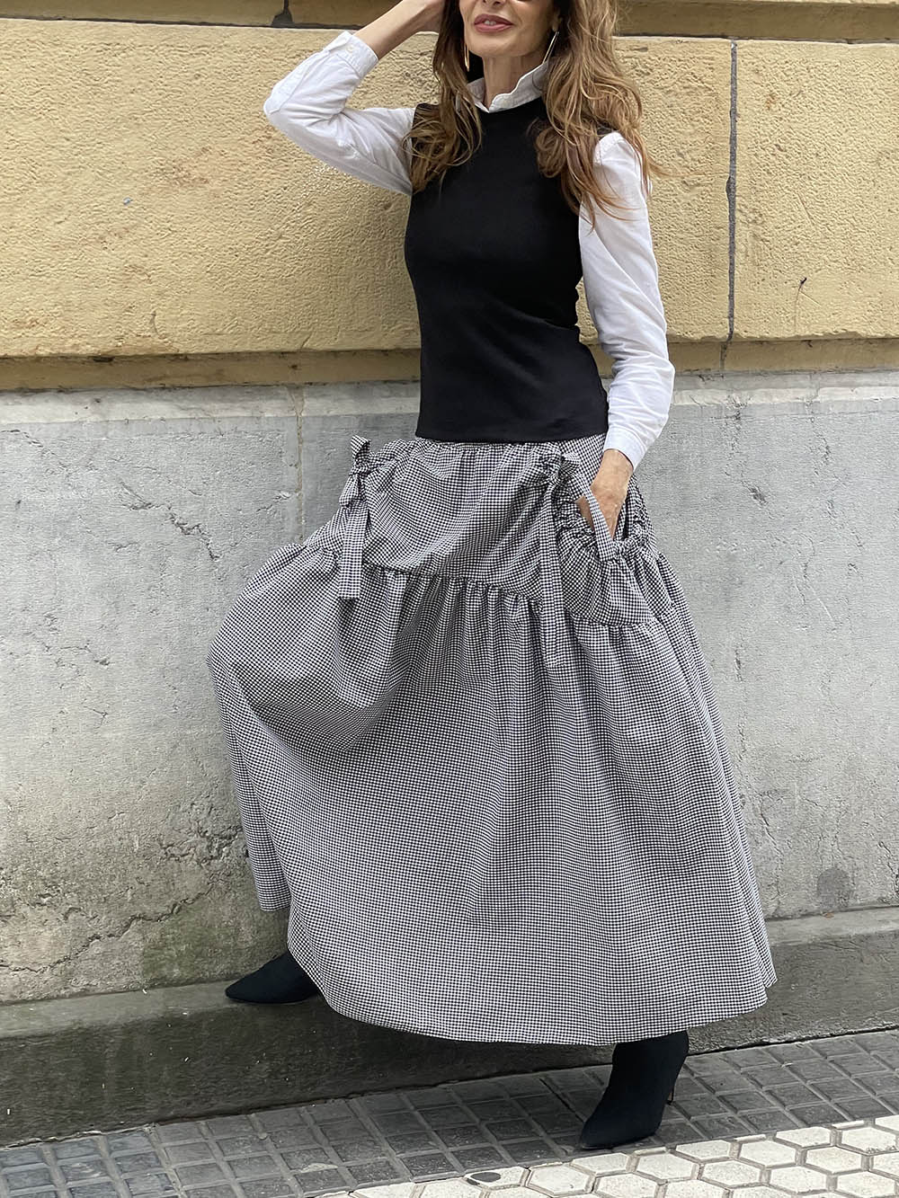 Klassisches Neckholder-Top mit ausgehöhltem Kragen und Bindeband