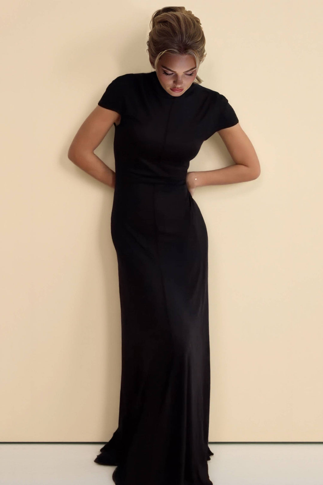 Minimalist High-neck Short-sleeved Maxi Dress