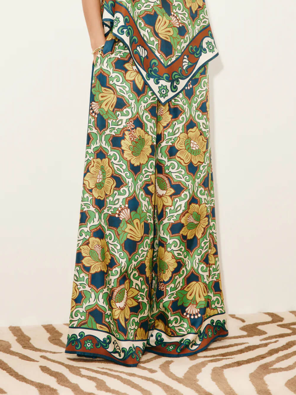 Modern Satin Asymmetrical Print Backless Camisole Top