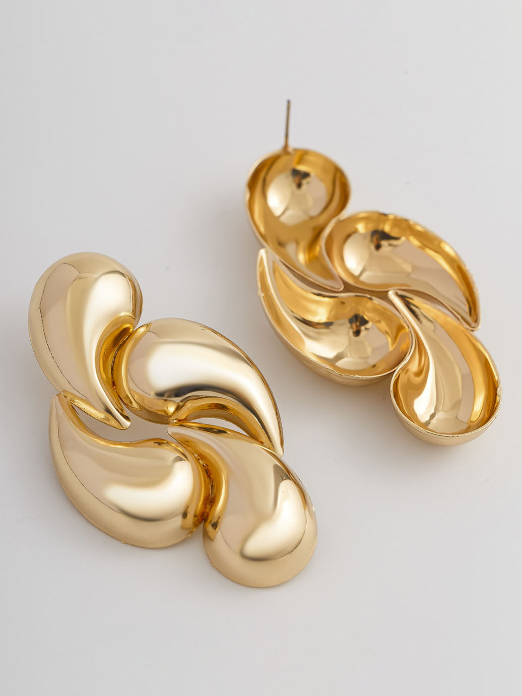 Fashionable Glossy Comma Water Drop Earrings