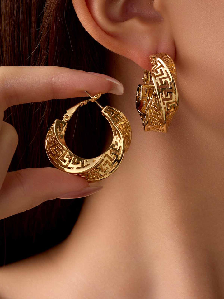 Personalized Palace Style Hollow Pattern Light Luxury Earrings