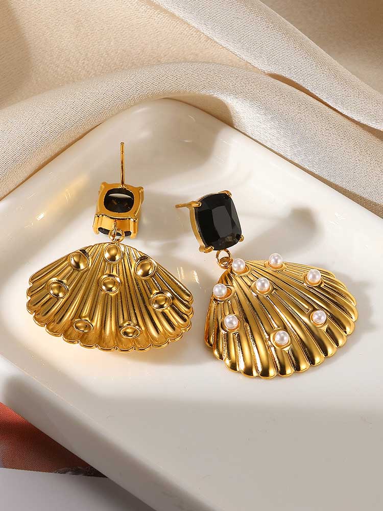 Exquisite Pearl Shell Earrings