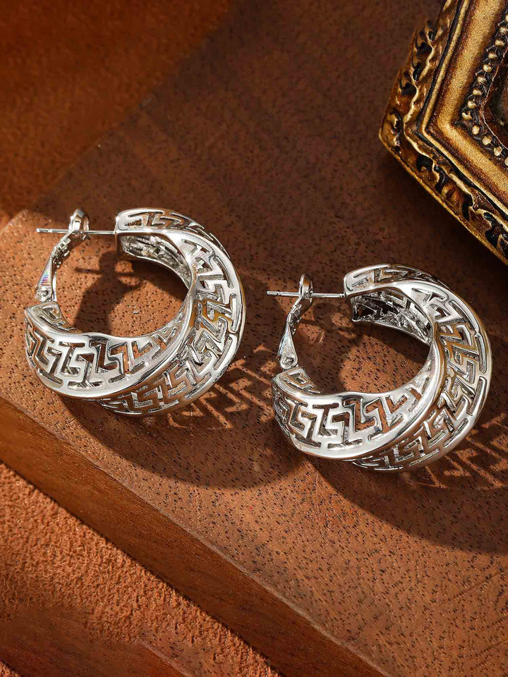 Personalized Palace Style Hollow Pattern Light Luxury Earrings