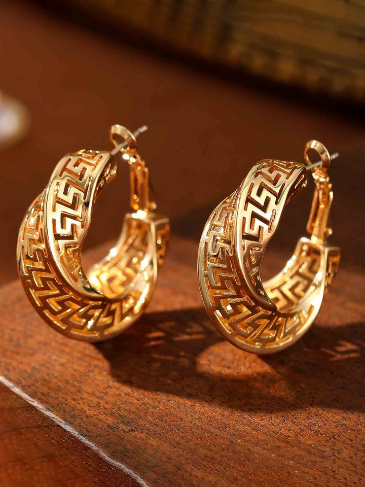 Personalized Palace Style Hollow Pattern Light Luxury Earrings