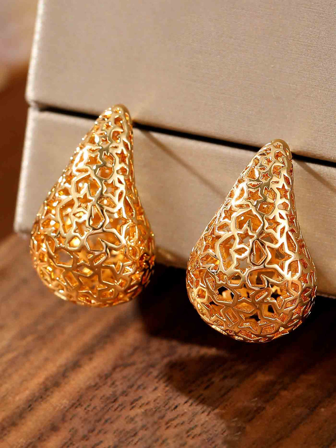 Palace Style Hollow Pattern Teardrop Earrings