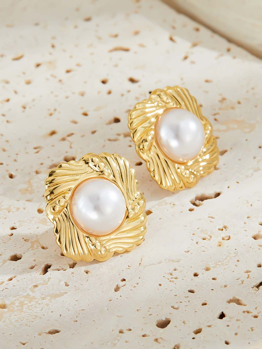 Fashionable Geometric Pearl Stud Earrings