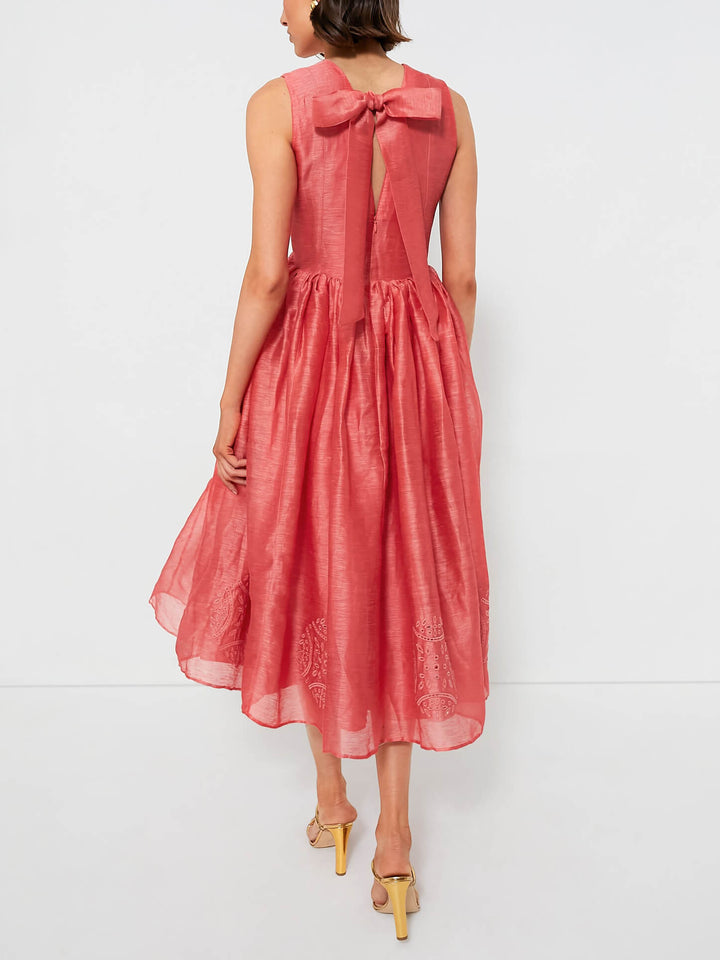 Robe midi fine brodée à col en V exquise