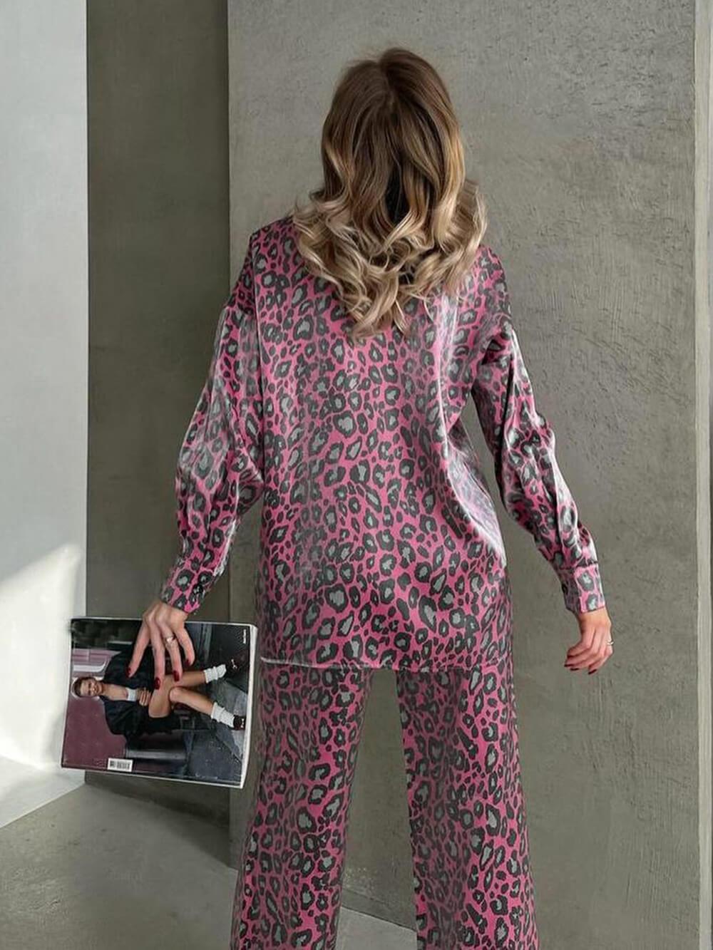 Conjunto exclusivo de blusa de manga comprida com estampa de leopardo e calças soltas com cintura elástica