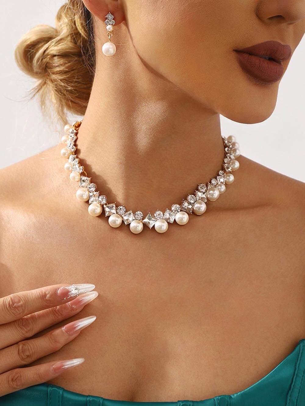 Elegant Baroque Alloy Necklace and Pearl Earrings Set