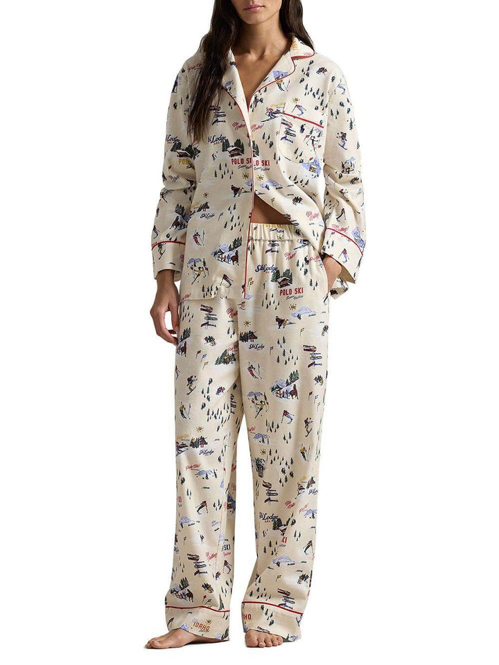 Klassisches Pyjama-Set mit Baum-Skipisten-Print