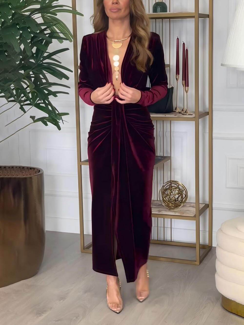 Klassinen, elegantti laskostettu Deep V Slit -juhlamekko