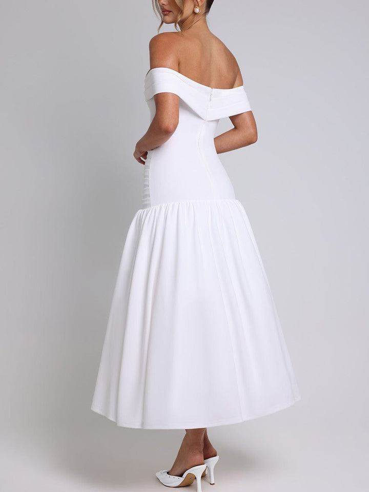 Elegant off-shoulder plissert midje maxikjole