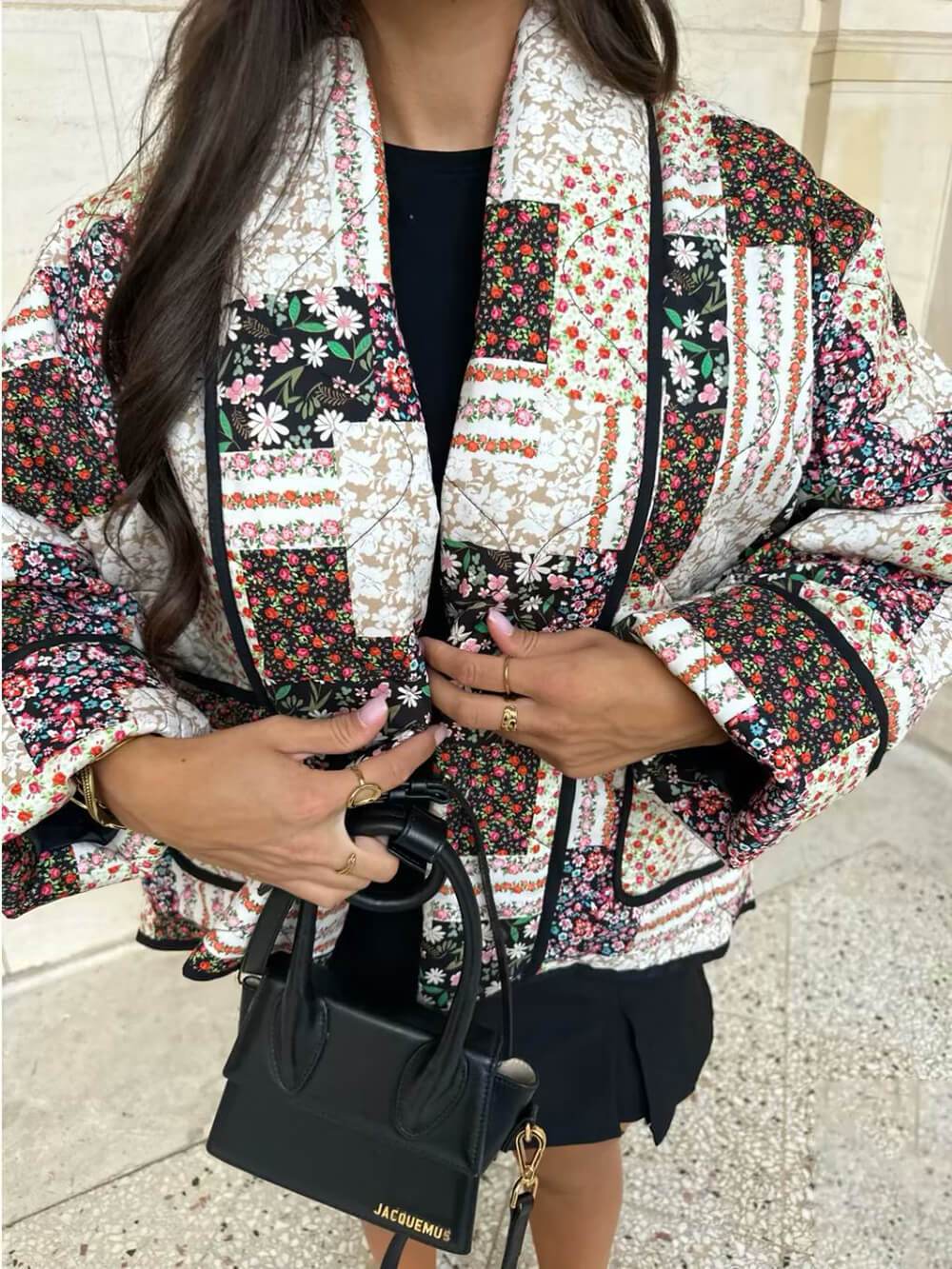 Jaqueta com bolso de lapela e estampa floral patchwork