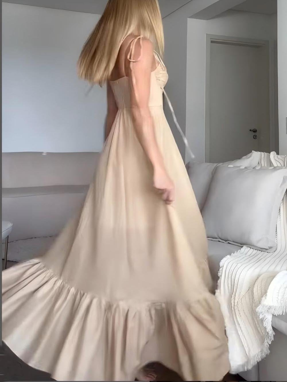 Elegantes Party-Maxikleid mit plissierten Trägern