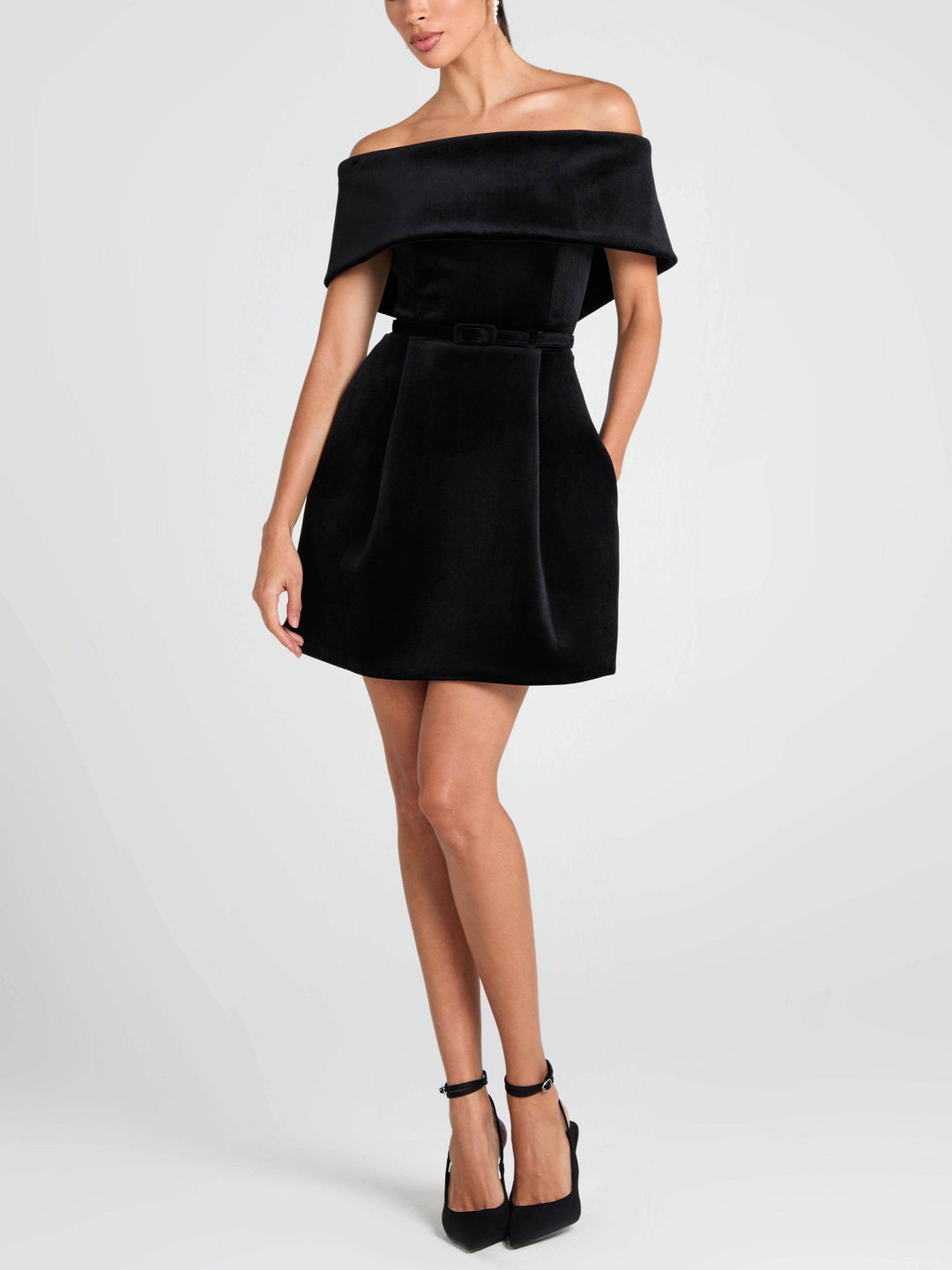 Elegante off-the-shoulder mini-jurk