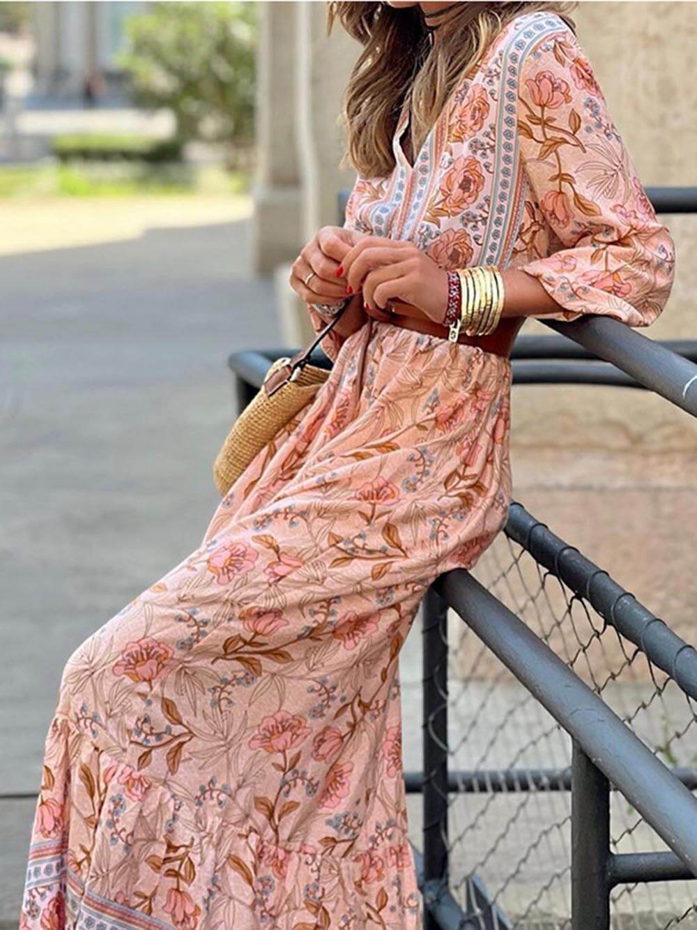 Vestido maxi boêmio com estampa floral