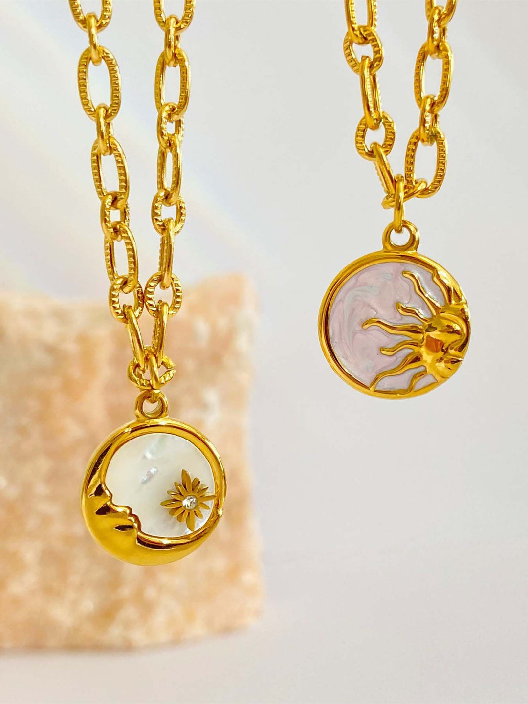 Retro Three-dimensional Sun Round Necklace