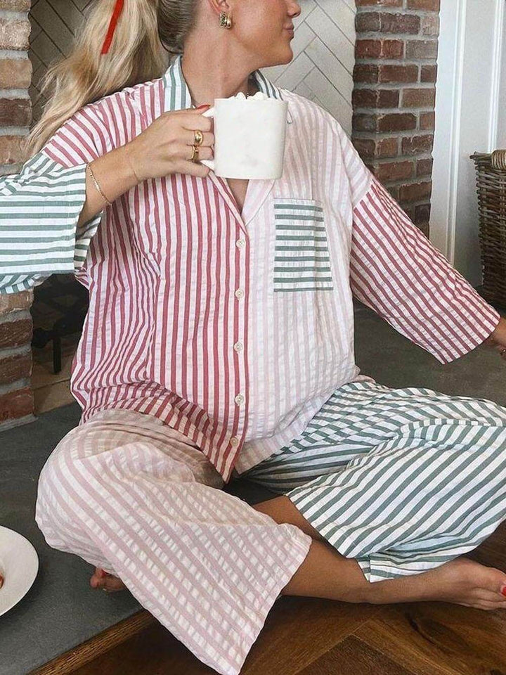 Unikt pyjamassett med fargeblokk med stripetrykk