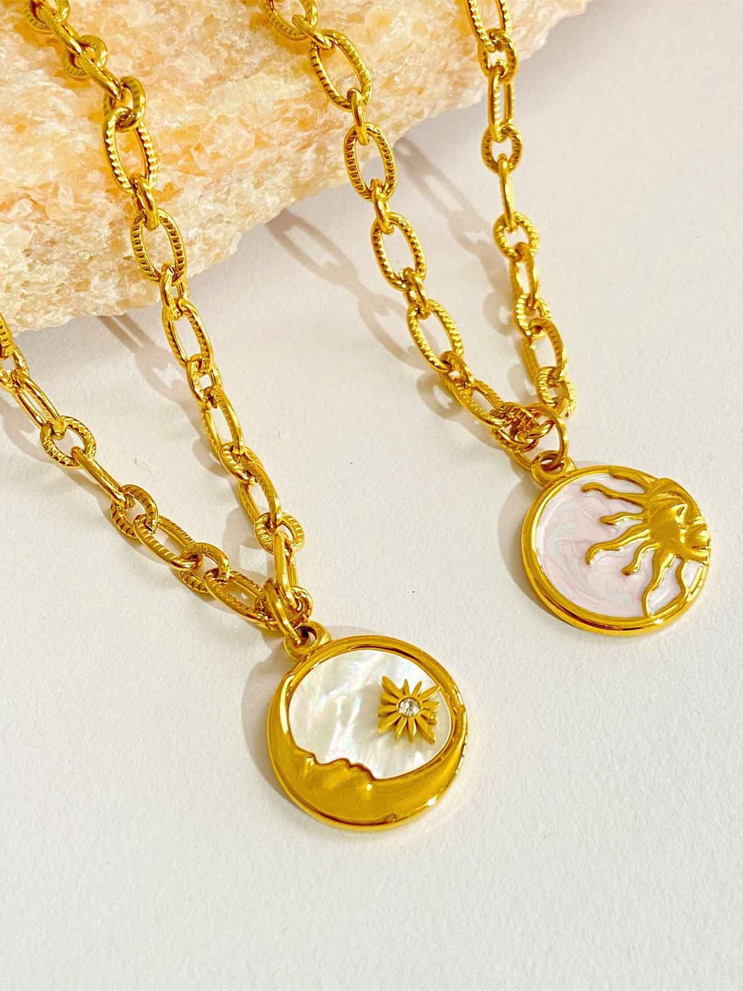 Retro Three-dimensional Sun Round Necklace