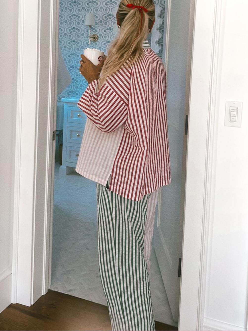 Unikt pyjamassett med fargeblokk med stripetrykk