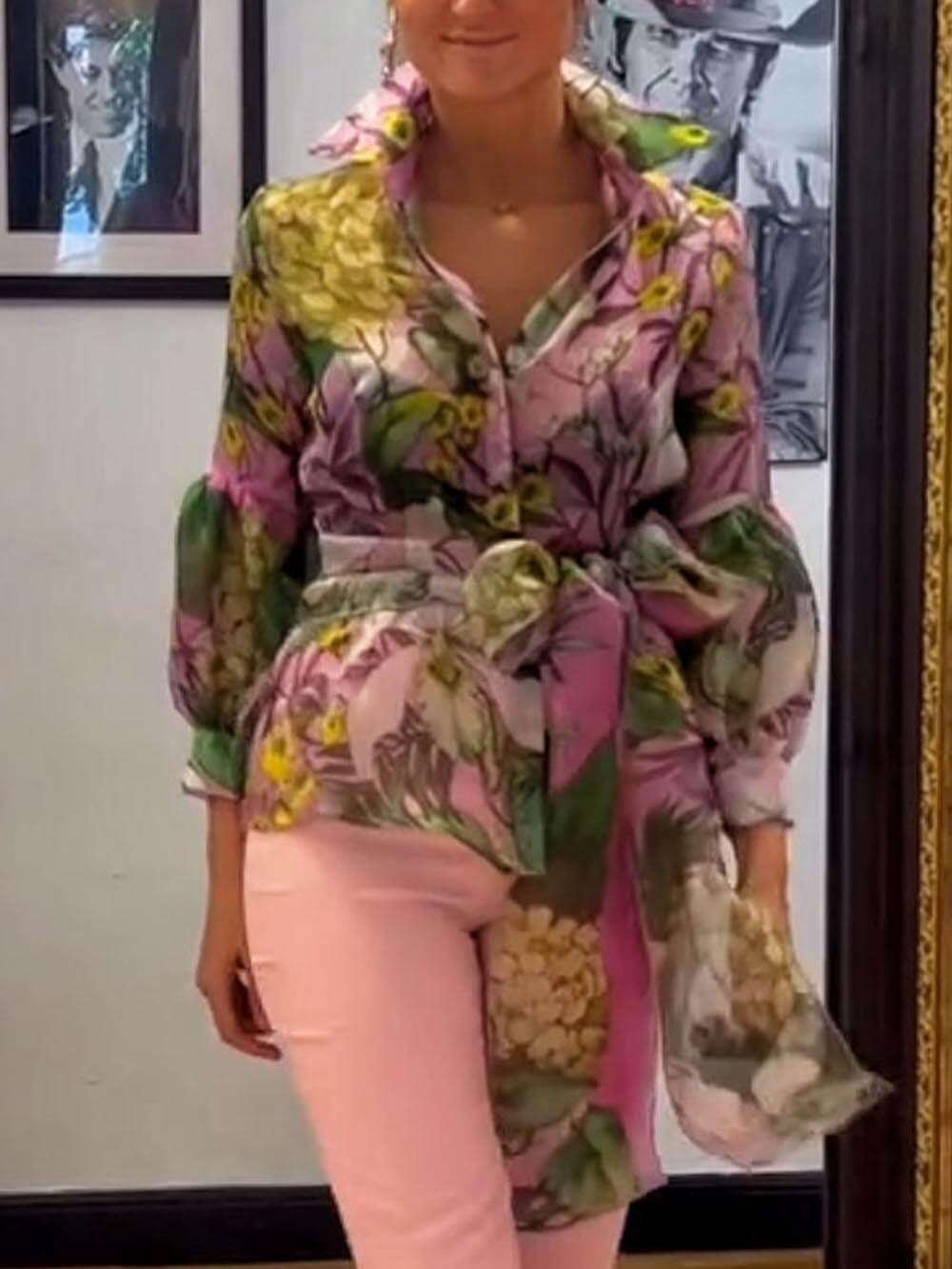 Camicia a maniche lunghe con stampa floreale elegante e matura