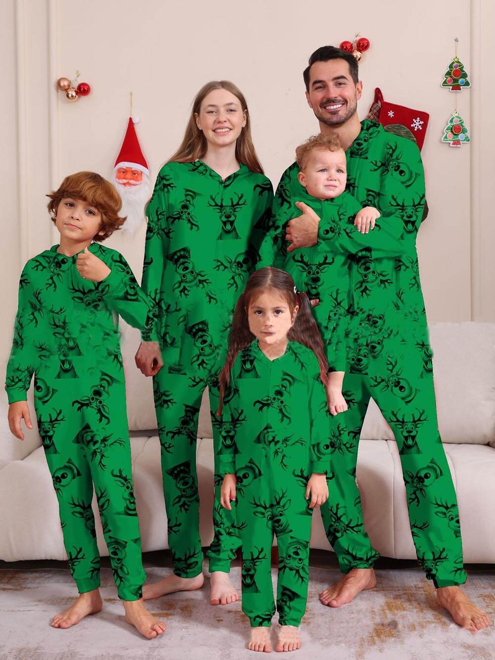 Einteiliger Familienpyjama mit weihnachtlichem Elch-Print