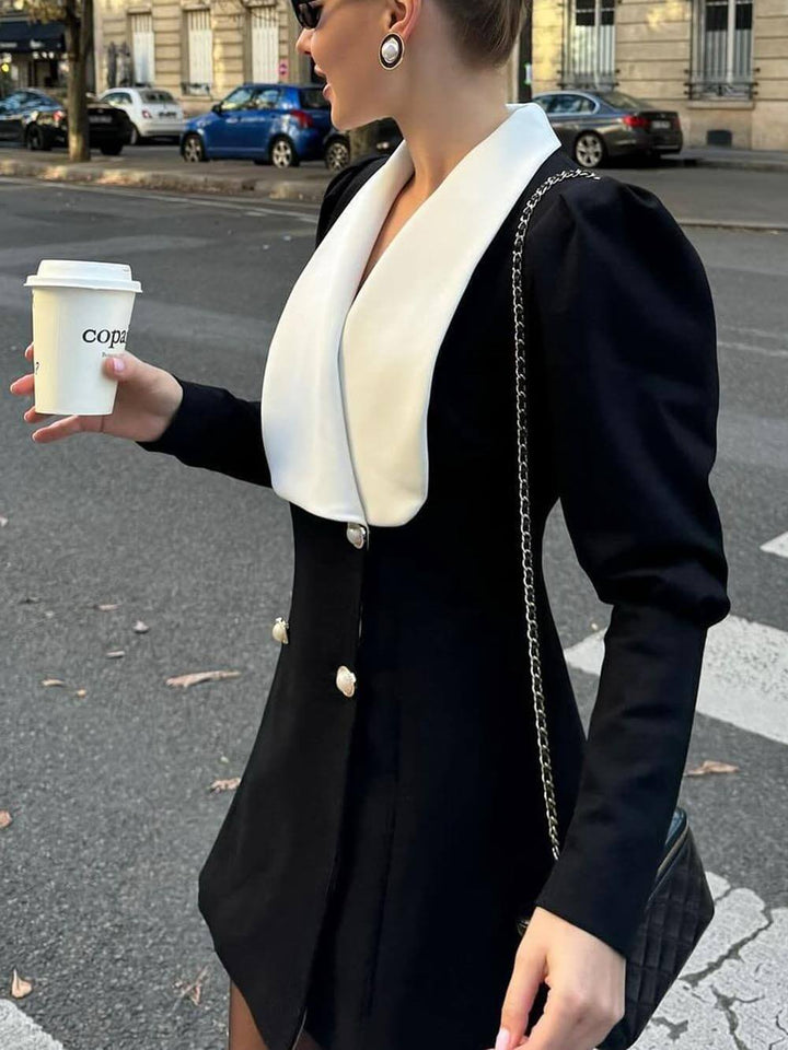 Mini-robe blazer à revers avec boucle en métal de couleur contrastée Elegance