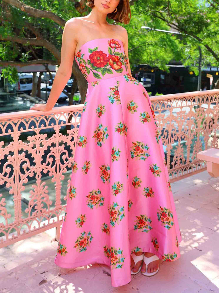 Vestido maxi floral longo e evasê requintado