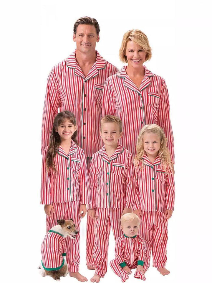 Eltern-Kind-Pyjama-Set mit weihnachtlichem Streifenmuster