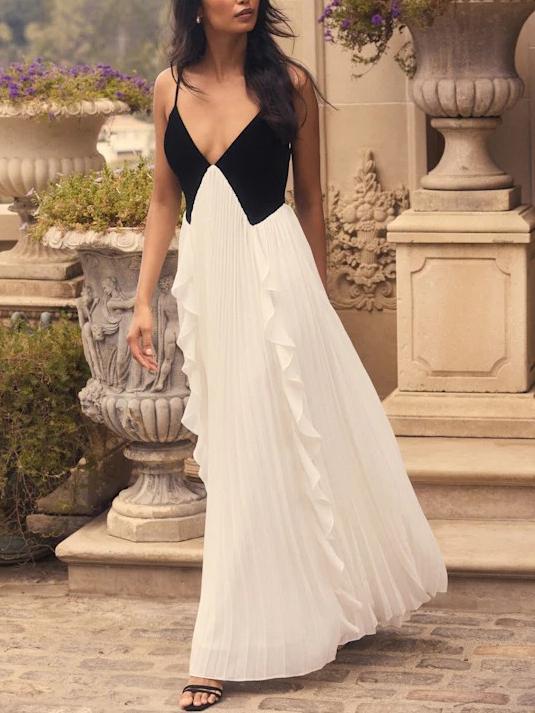 Elegante maxi abito plissettato bianco e nero con scollo a V