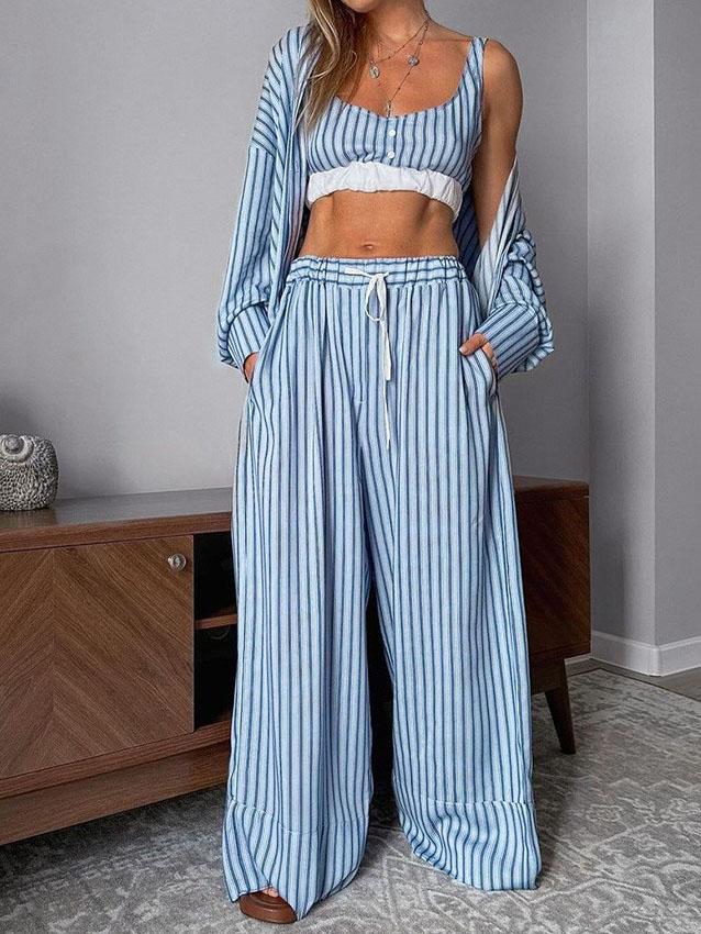 Conjunto de tres piezas de pijama con pantalones tipo cárdigan y chaleco estampado a rayas