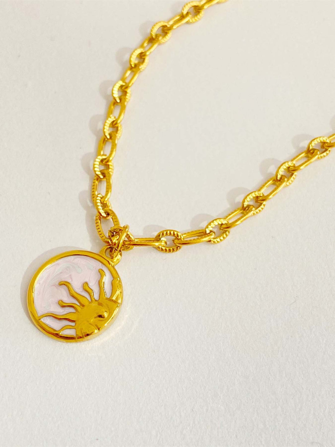 Collana rotonda con sole tridimensionale retrò